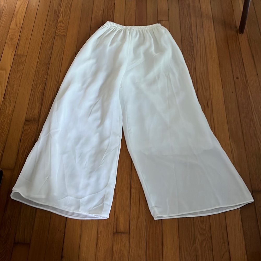 White wide leg crop pants
